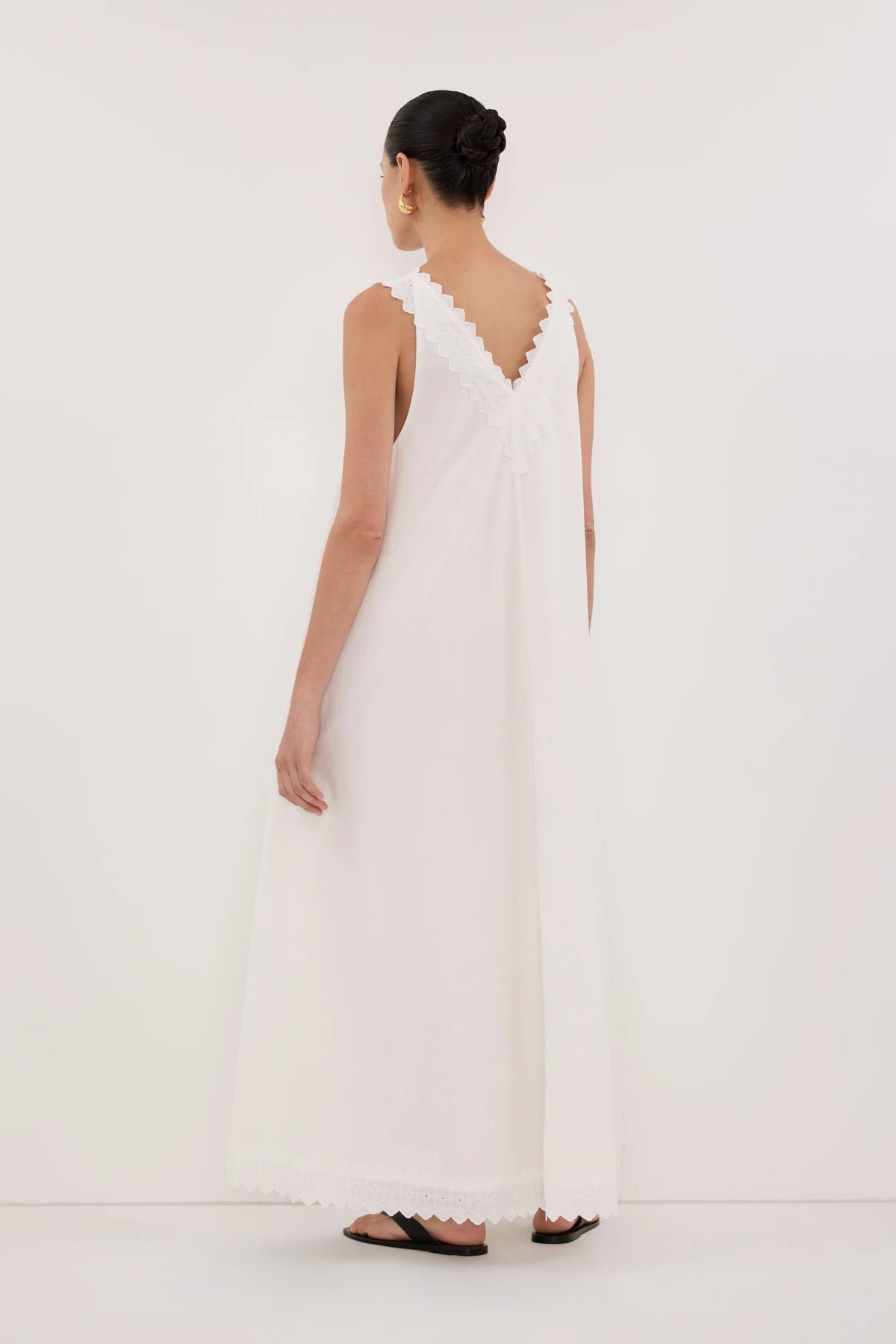 Moda Fashion White Sleeveless V-Neck Midi Dress for Women
