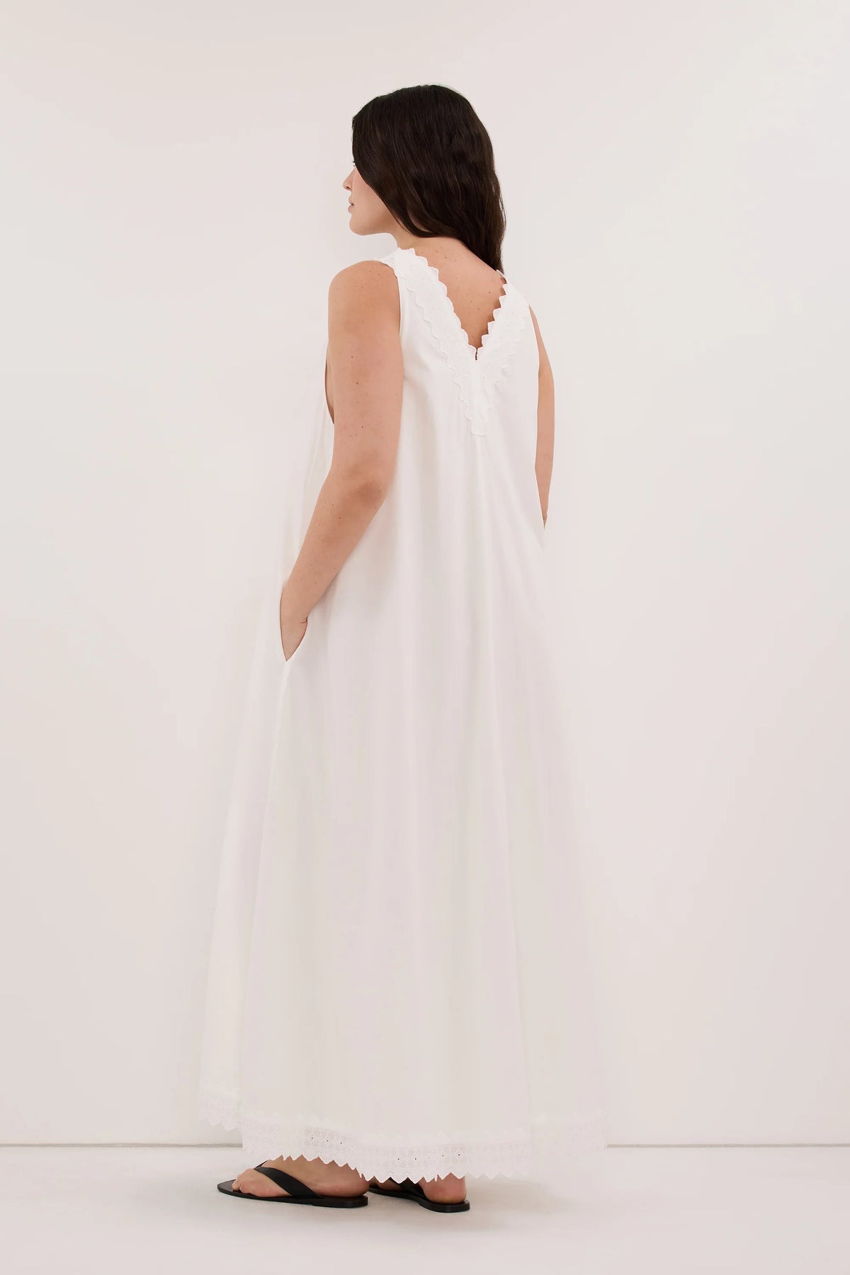 Moda Fashion White Sleeveless V-Neck Midi Dress for Women